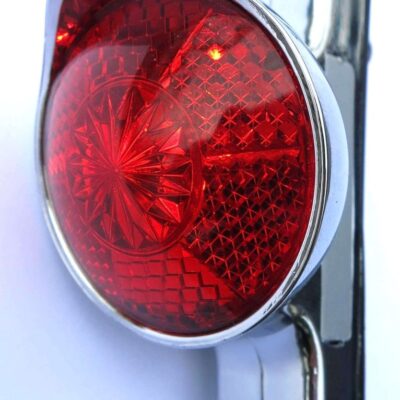 Zadné LED svetlo s okrúhlou, červenou šošovkou
