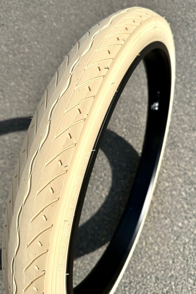 E-shop plášť Street Hog 26 x 2.35, krémový
